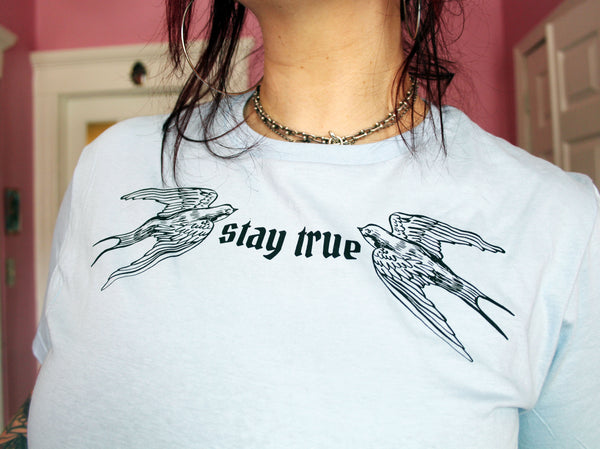 Stay True Birdies T-Shirt in Baby Blue